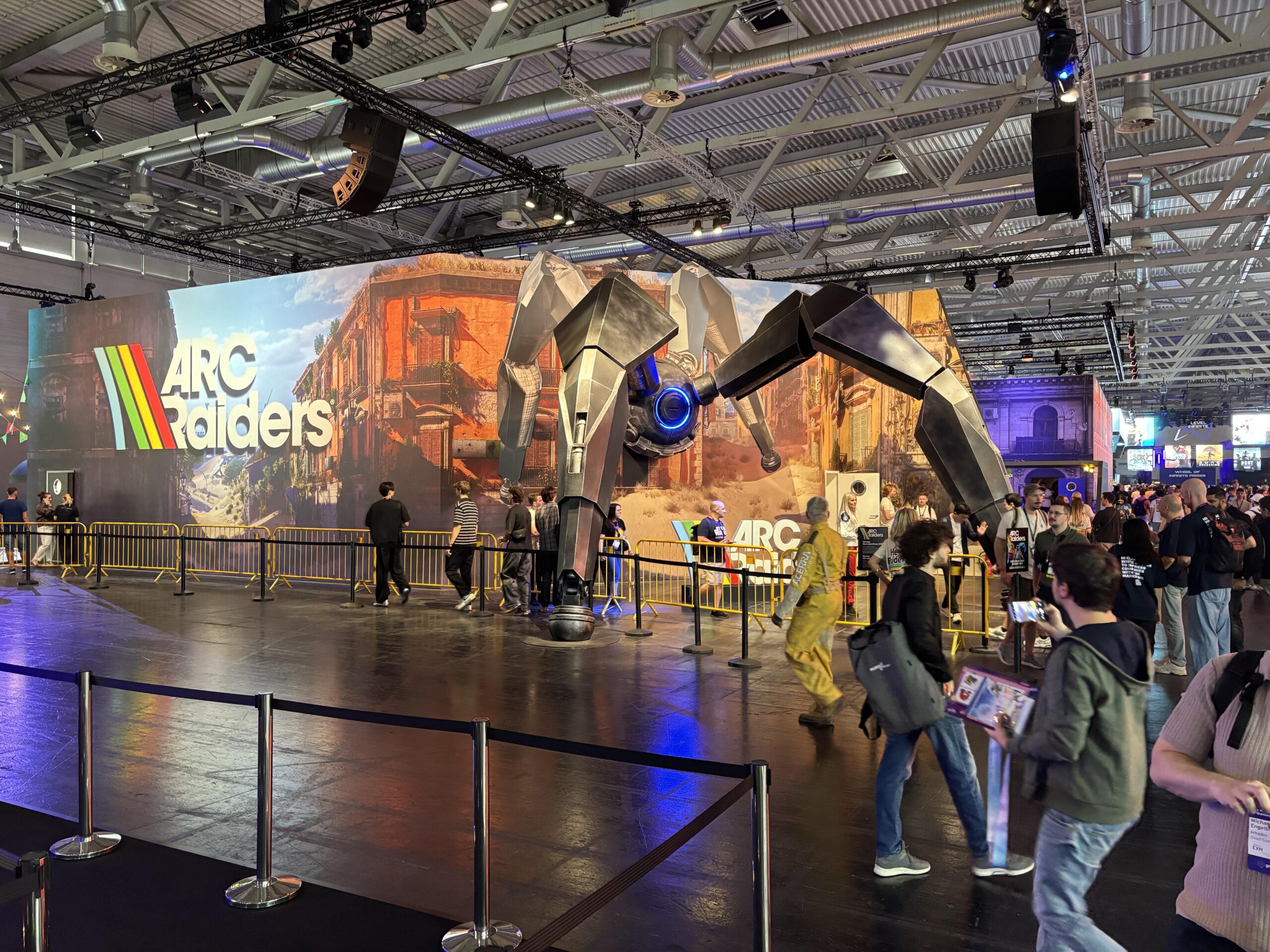 【ARC Raiders】Gamescom会場に巨大リーパー出現、敵視音とライトまで完全再現されてる